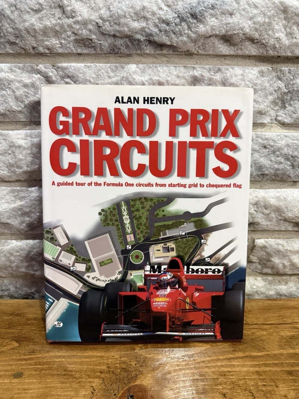 Grand Prix Circuits By Alan Henry. In Very Good Condition Hardcover Vintage Rare